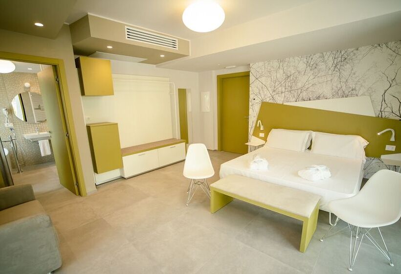 חדר דלוקס לשלושה, Malavoglia