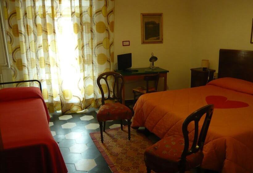 Habitació Triple Estàndard, Pensione Rinascente