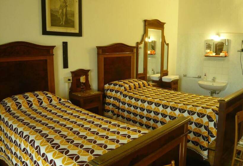 Habitació Quàdruple Estàndard Bany Compartit, Pensione Rinascente