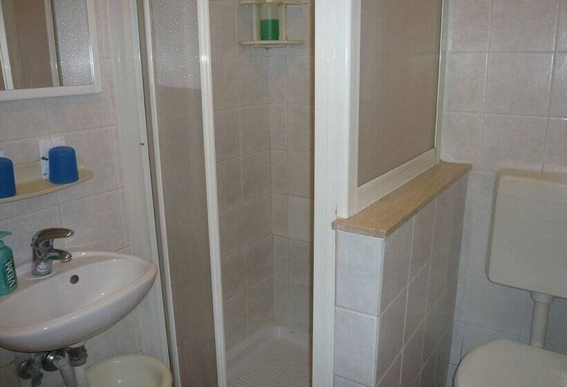 Habitació Quàdruple Estàndard, Pensione Rinascente