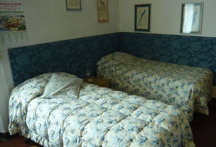 Habitació Quàdruple Estàndard, Pensione Rinascente