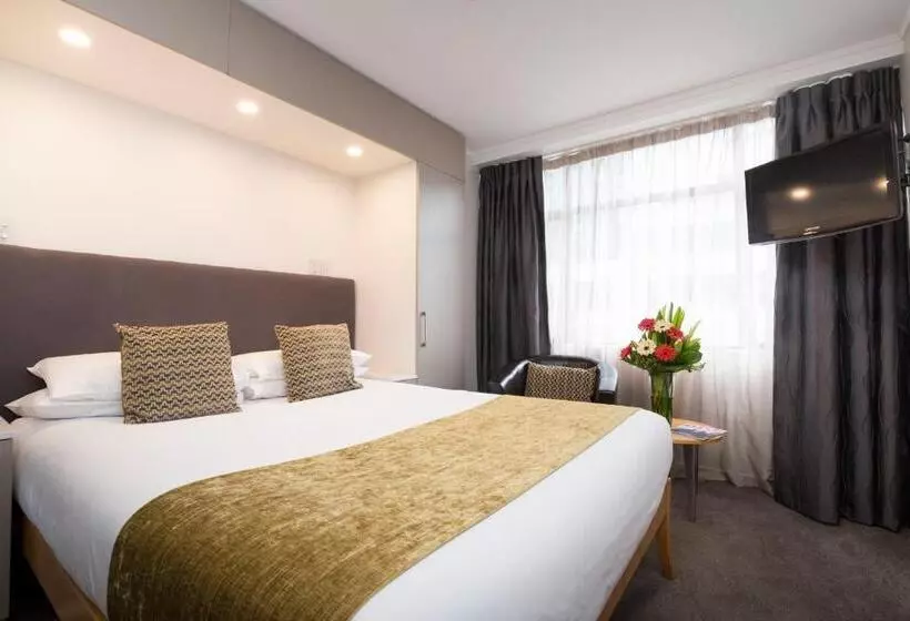 スタンダードスタジオ, Quest On Johnston Serviced Apartments