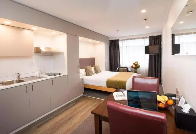スタンダードスタジオ, Quest On Johnston Serviced Apartments