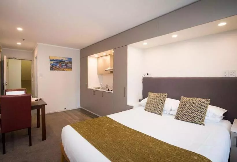 スタンダードスタジオ, Quest On Johnston Serviced Apartments