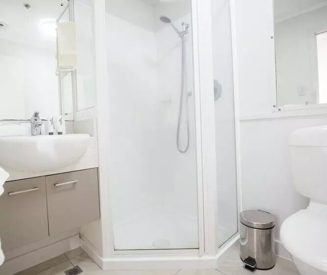 スタンダードスタジオ, Quest On Johnston Serviced Apartments