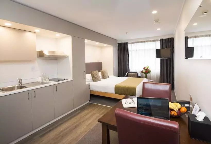 スタンダードスタジオ, Quest On Johnston Serviced Apartments