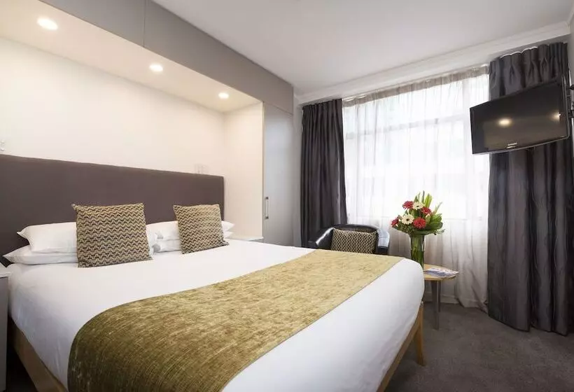 スタンダードスタジオ, Quest On Johnston Serviced Apartments