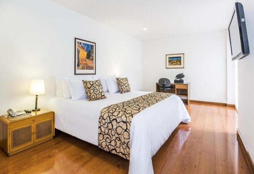 דירת חדר, Travelers Fontana Plaza