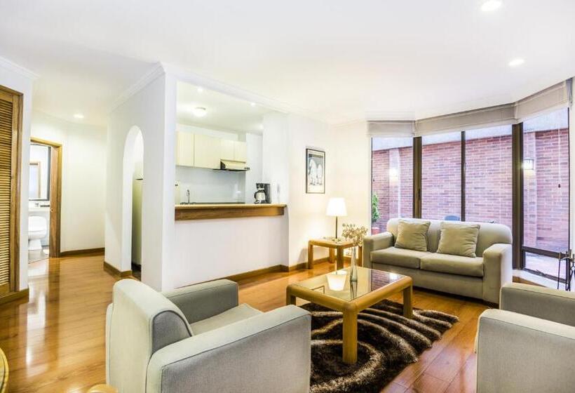 דירת שני חדרים, Travelers Fontana Plaza