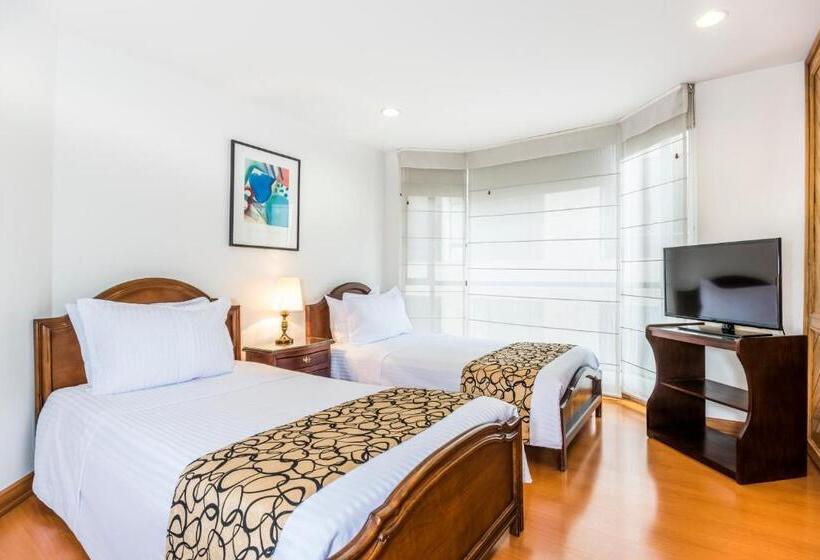 דירת שני חדרים, Travelers Fontana Plaza