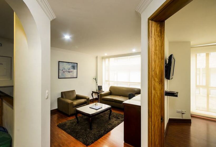 דירת חדר, Travelers Fontana Plaza