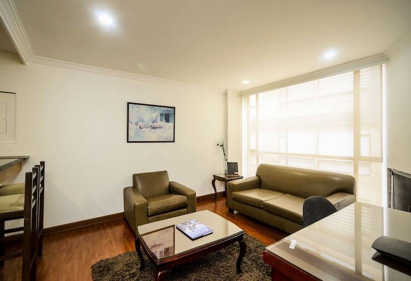 דירת חדר, Travelers Fontana Plaza