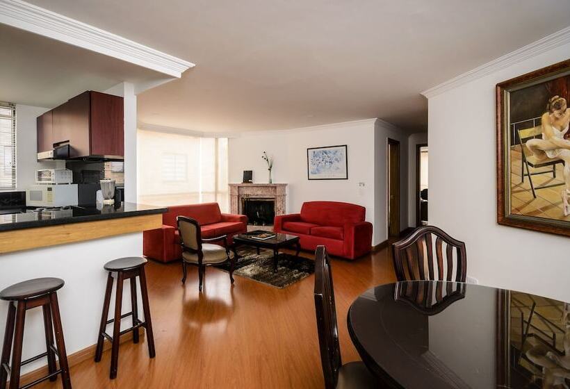 דירת שני חדרים, Travelers Fontana Plaza