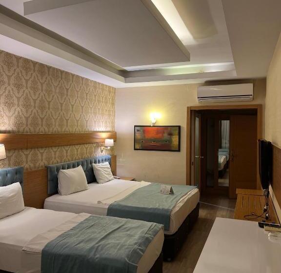 豪华三人间, Royal Mersin