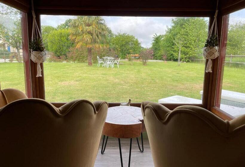 Номер Стандарт Вид на Сад, Aux Murmures De La Nature B&b