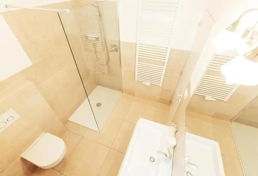 スタンダードルーム, Amplatz 1523   B&b And Suites