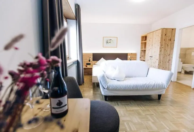 スタンダードルーム, Amplatz 1523   B&b And Suites