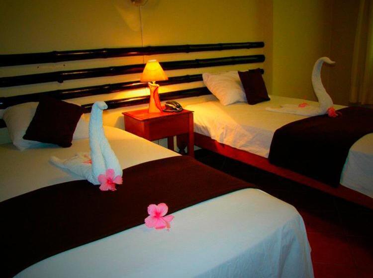 اتاق استاندارد چهار تخته, Chanchamayo Inn