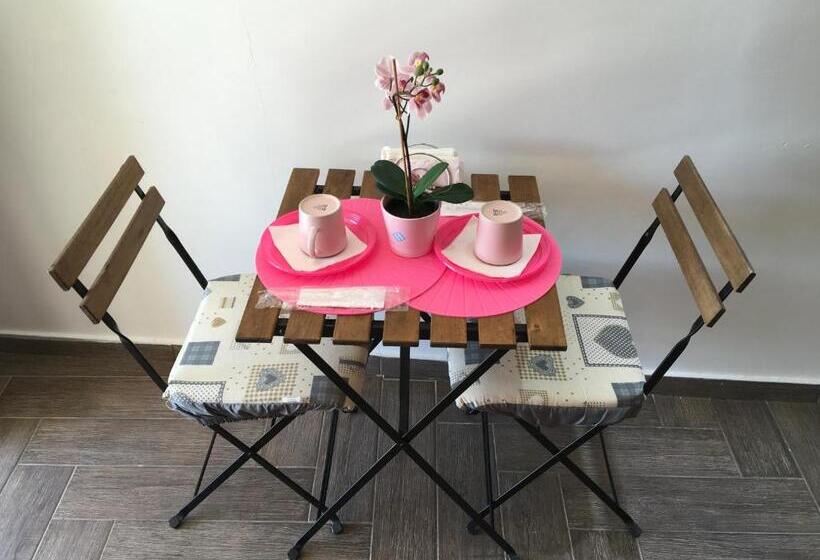 اتاق استاندارد با بالکن و چشمانداز دریا, Trilogy