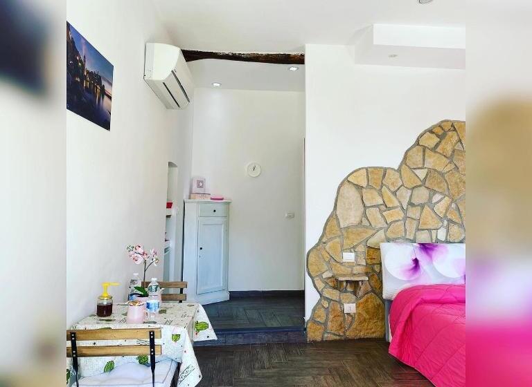 اتاق استاندارد با بالکن و چشمانداز دریا, Trilogy