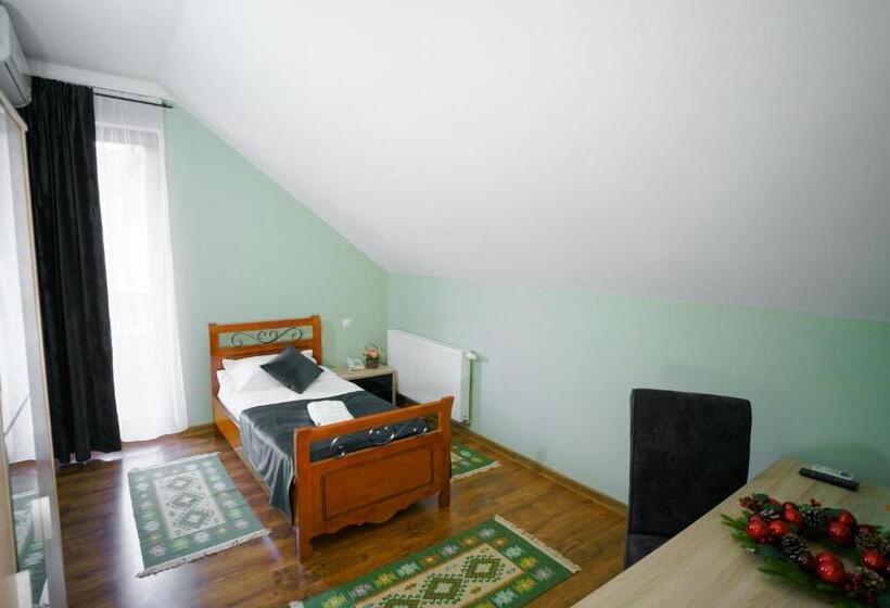 标准单人间, Pensiunea Koronka