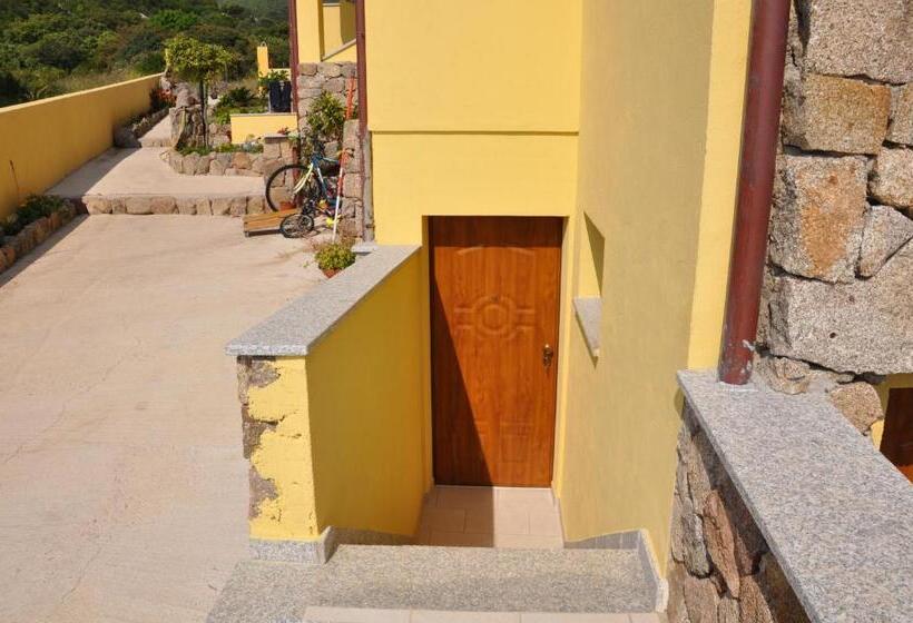 اتاق ساده سه‌ نفره, Sa Mamma E Sole B&b