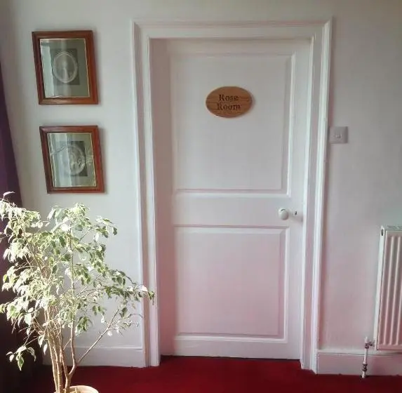 デラックスルーム, Baron S Grange