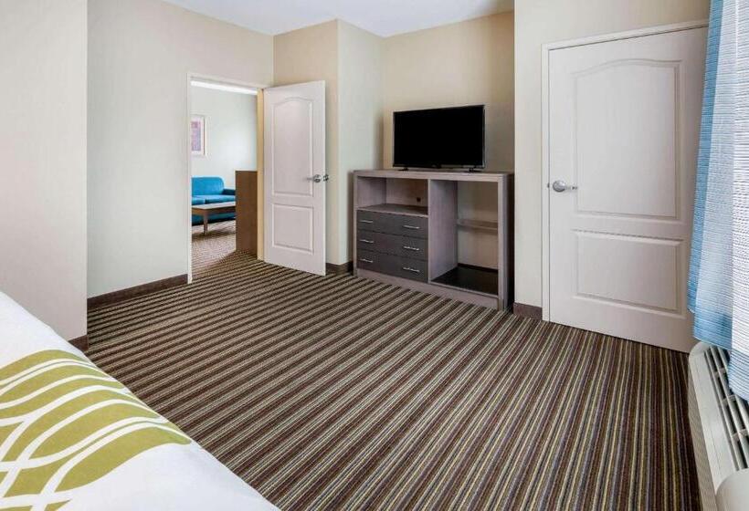 מיטת קינג בסוויטה, La Quinta Inn & Suites By Wyndham Broussard   Lafayette Area