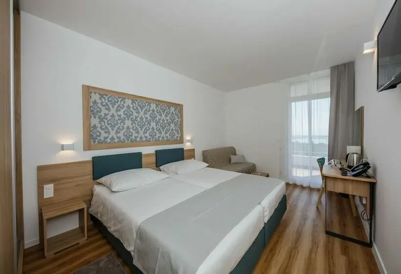 Chambre Familiale Vue Mer, Medena
