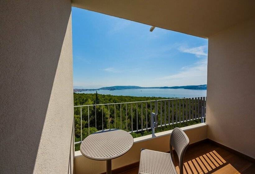 Семейный Номер Вид на Море, Medena