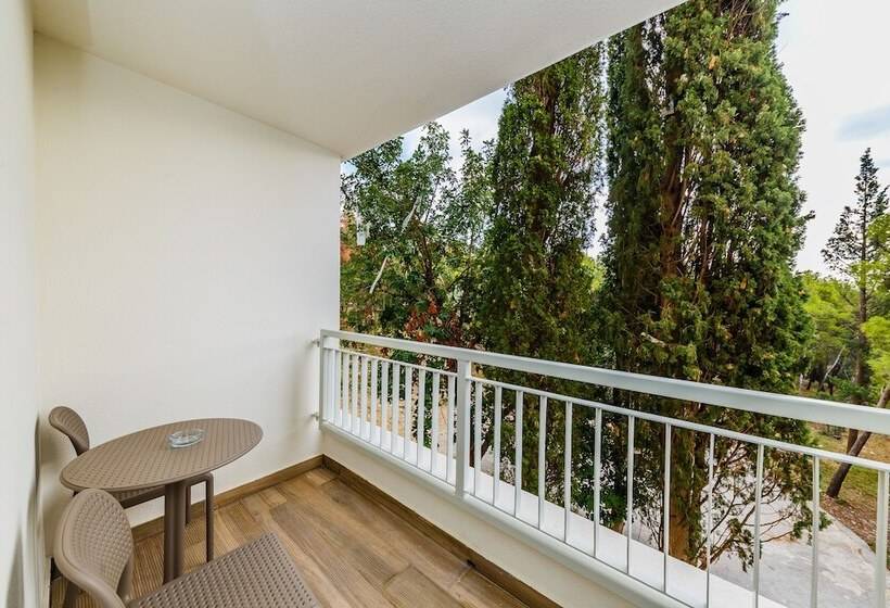 Семейный Номер, Medena