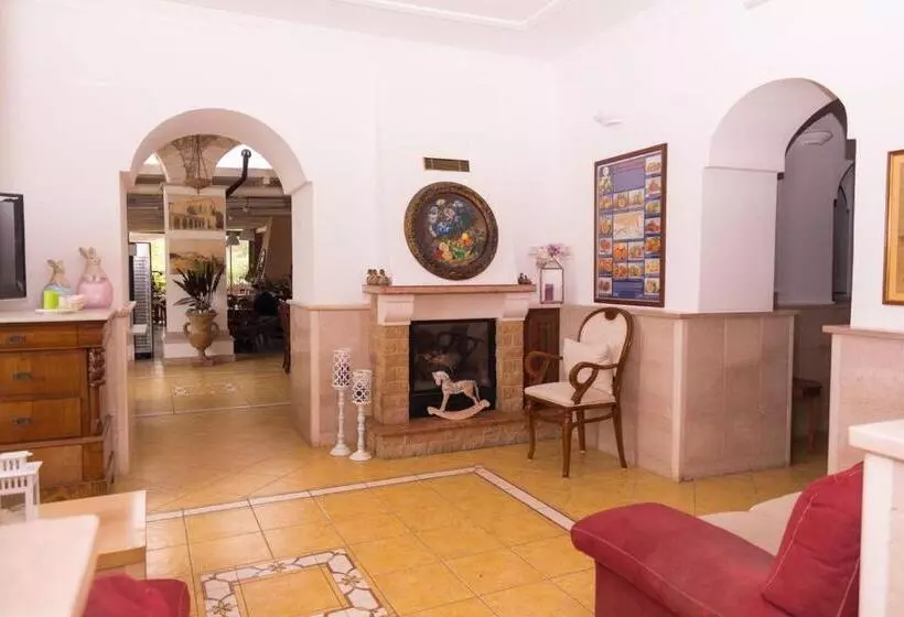 Perhehuone, Villa A Mare
