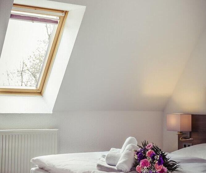 침실 1개 아파트, Am Rugard