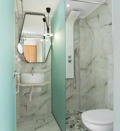 デラックストリプルルーム, Zoe Hotel, Trypiti Beach Resort & Hive Water Park