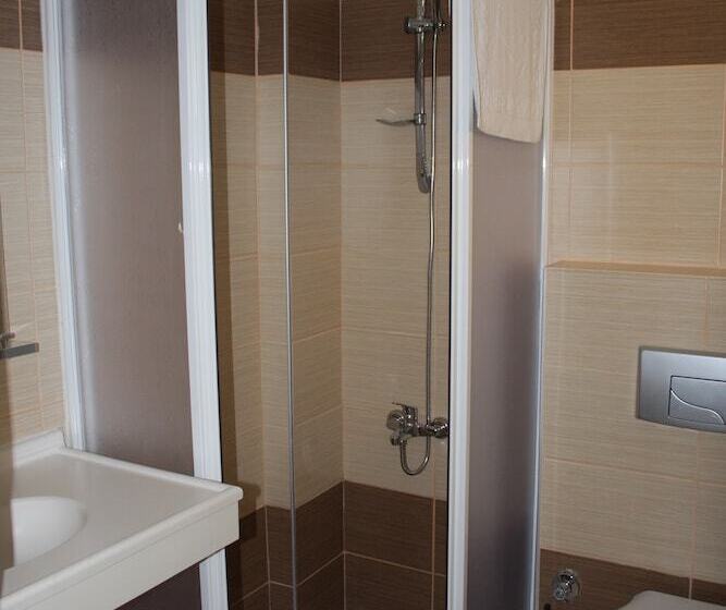 Pokój Czteroosobowy Standard, Ejder