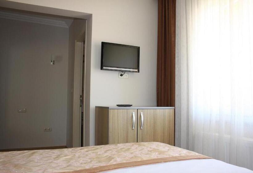 Pokój Standard, Ejder