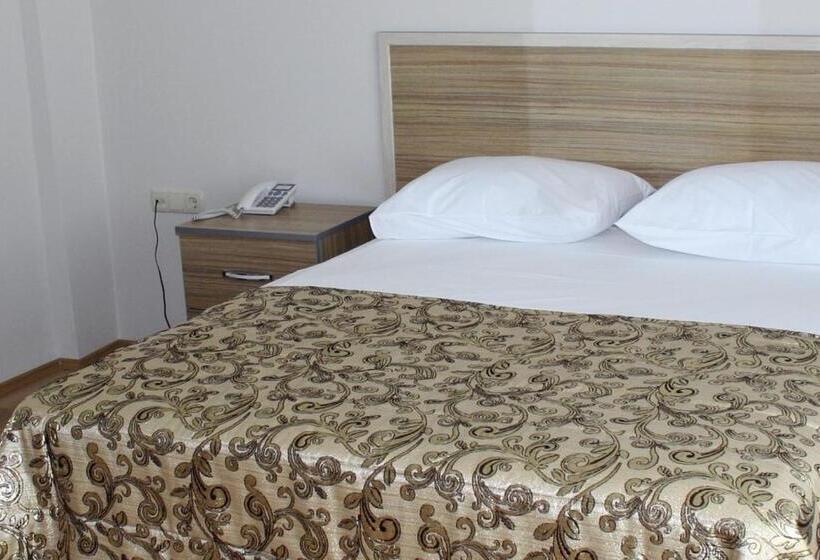 Pokój Standard Trzyosobowy, Ejder