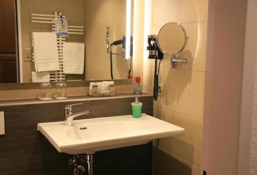 コンフォートルーム, Eremitage