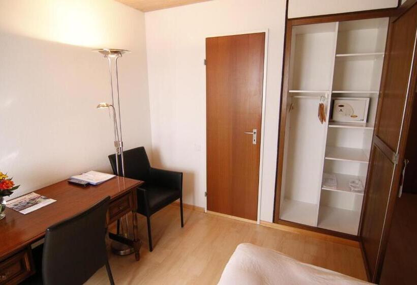 エコノミーシングルルーム, Eremitage