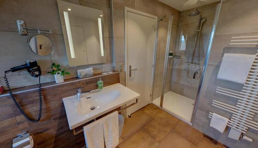 コンフォートトリプルルーム, Eremitage