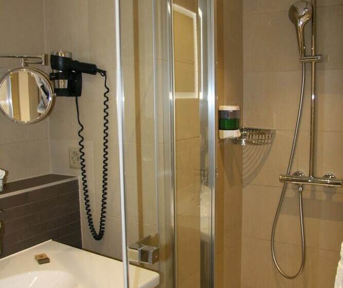 エコノミーシングルルーム, Eremitage