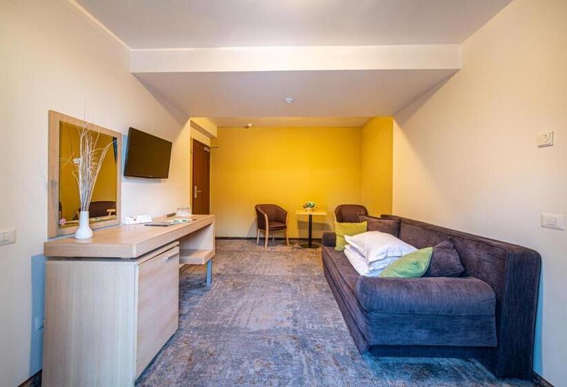 סוויטה, Escalade