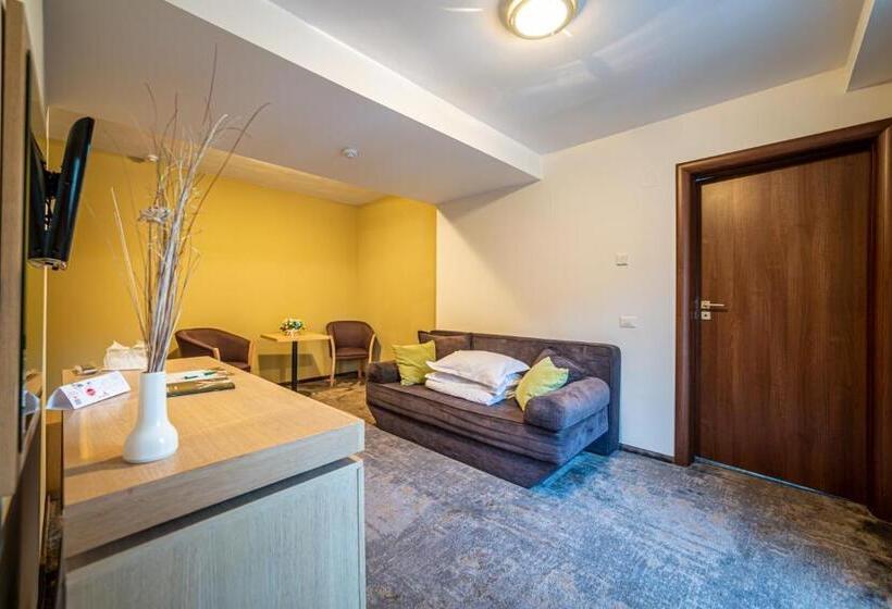 סוויטה, Escalade