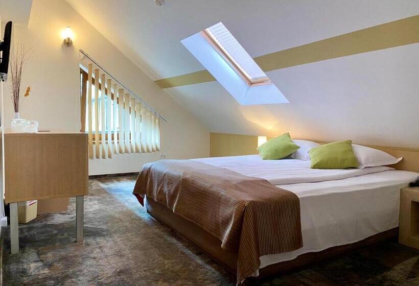 סוויטה, Escalade