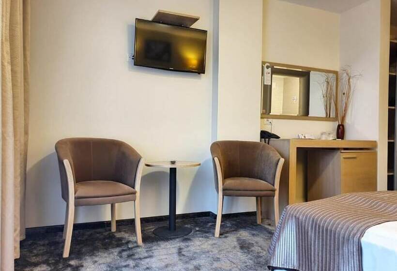 חדר אקזקיוטיב, Escalade