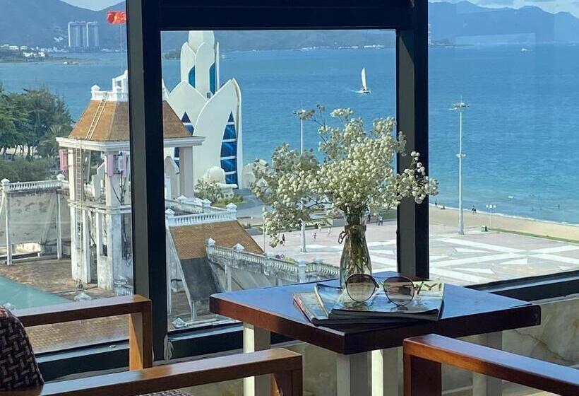 سوئیت اجرایی با چشمانداز دریا, Happy Light Central Nha Trang