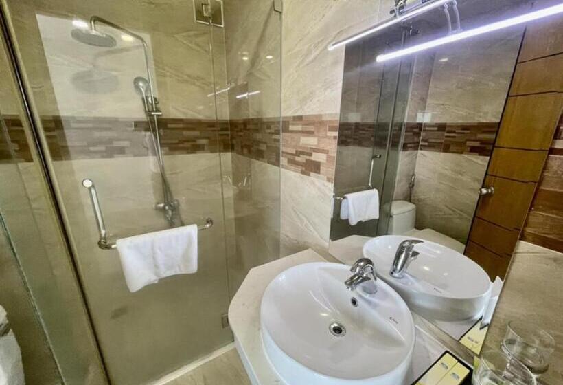 سوئیت اجرایی با چشمانداز دریا, Happy Light Central Nha Trang