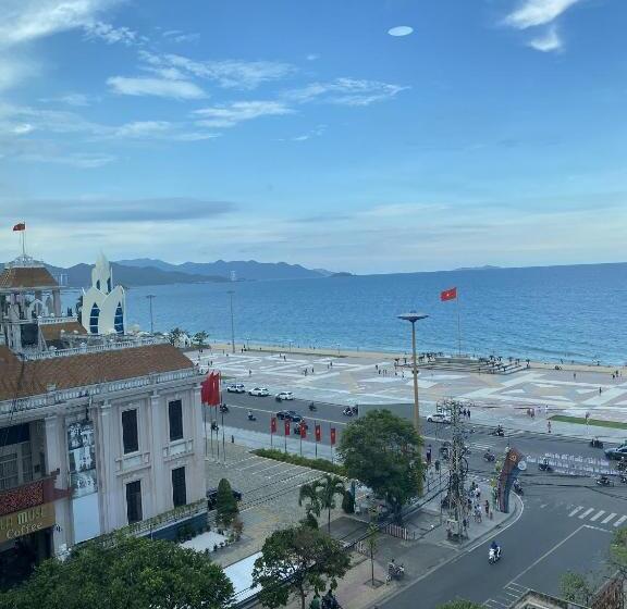 اتاق پریمیوم سه تخته, Happy Light Central Nha Trang