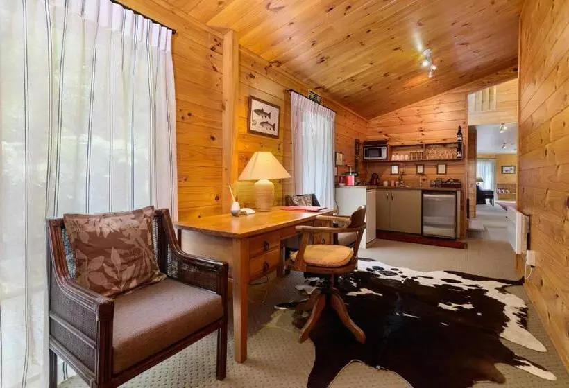 سوئیت پریمیوم, Koura Lodge