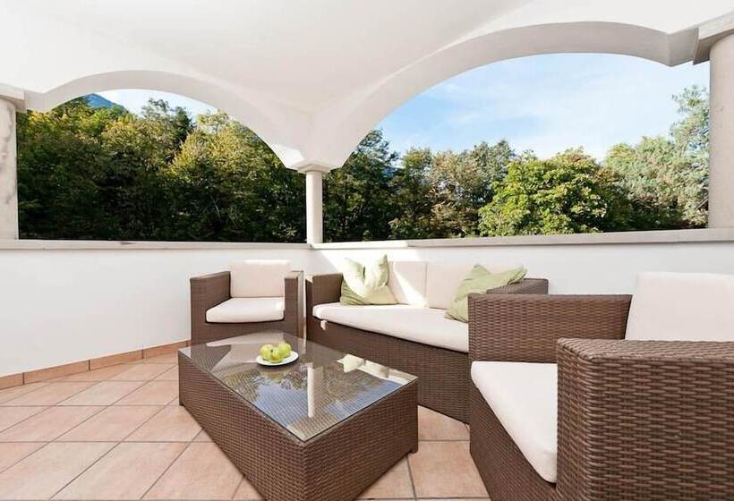 高级大房间, Lambrechtshof